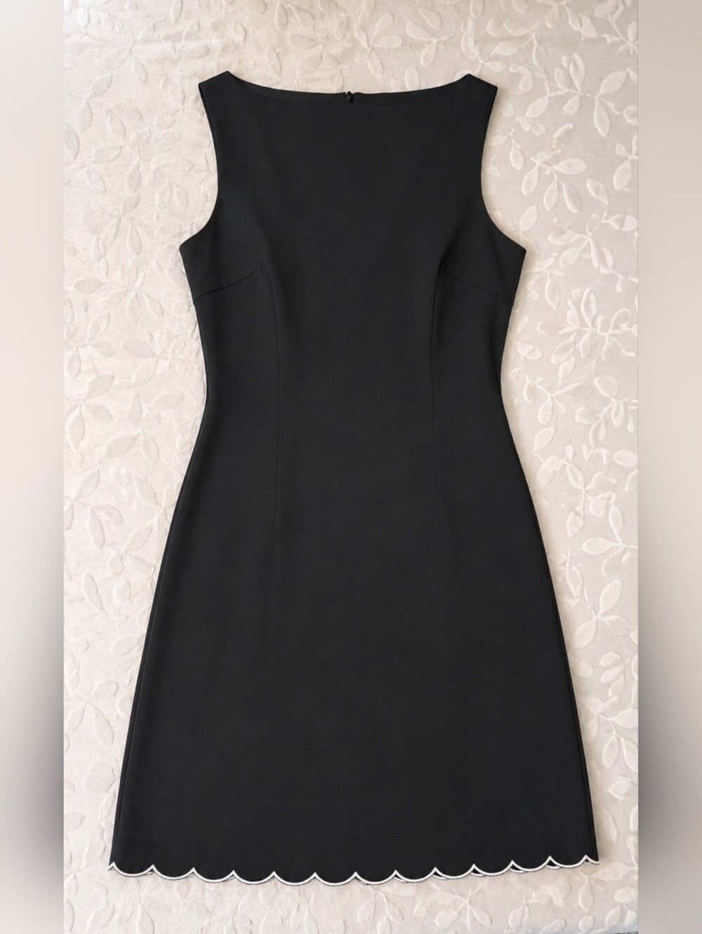 🖤 NWT Black Scallop Hem Dress 🖤